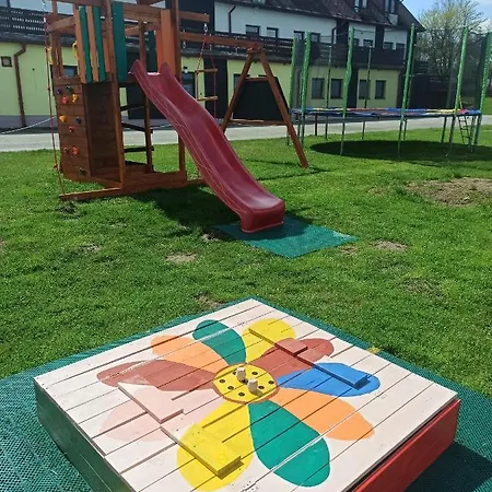 Jestřábí Hotel Černá v Pošumaví
