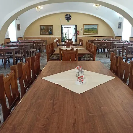 Jestřábí Hotel 3*