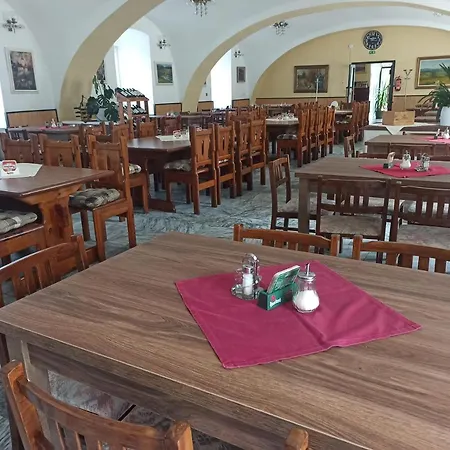 Jestřábí Hotel