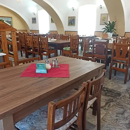 Jestřábí Hotel Černá v Pošumaví