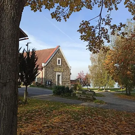 Jestřábí Hotel Černá v Pošumaví