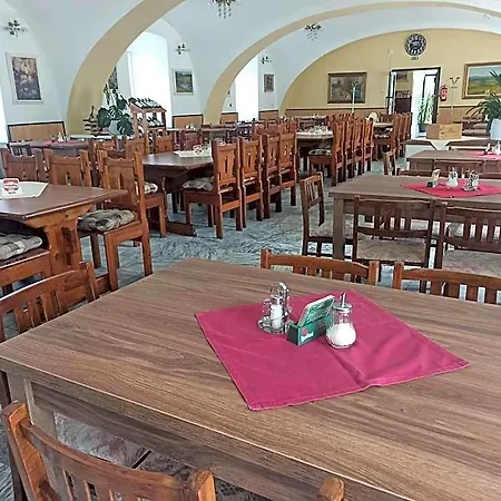 Jestřábí Hotel 3*