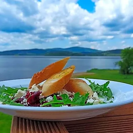 Jestřábí Hotel Černá v Pošumaví