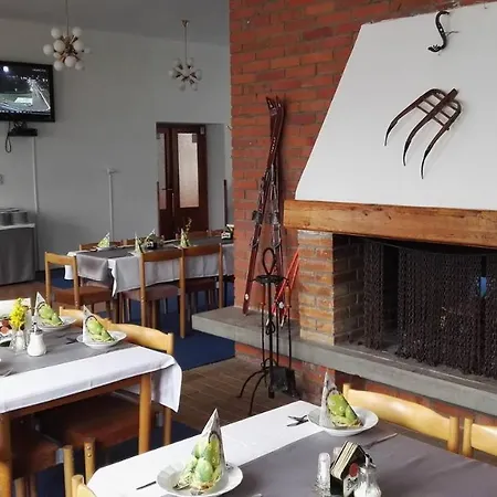 Jestřábí Hotel Černá v Pošumaví