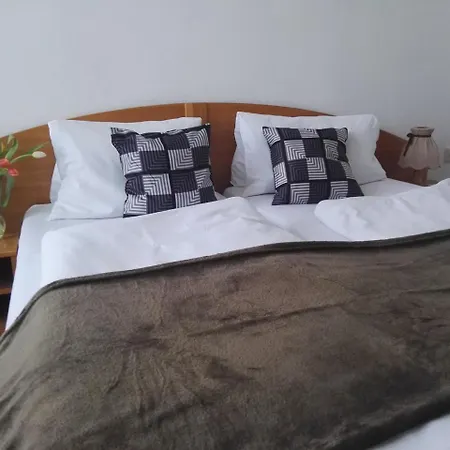 Jestřábí Hotel Černá v Pošumaví