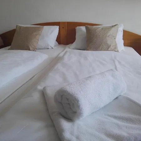 Hotel Jestřábí 3*