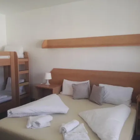 Jestřábí Hotel Černá v Pošumaví