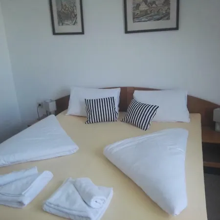 Hotel Jestrabi